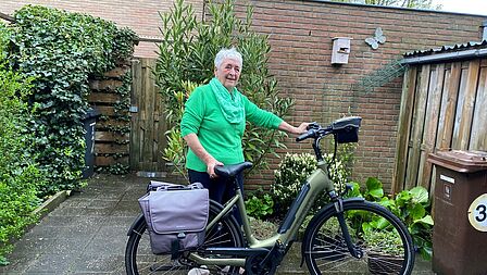 Foto van Diny van Dam met haar fiets