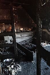 Foto van wat er overblijft na een slaapkamer brand