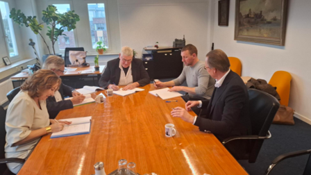 Ondertekenen overeenkomst Ossenwaard-Trechtweg